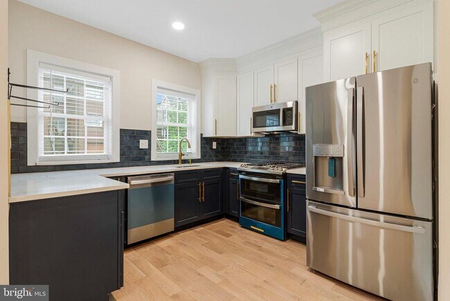 Building Photo - 1350 Sheridan St NW