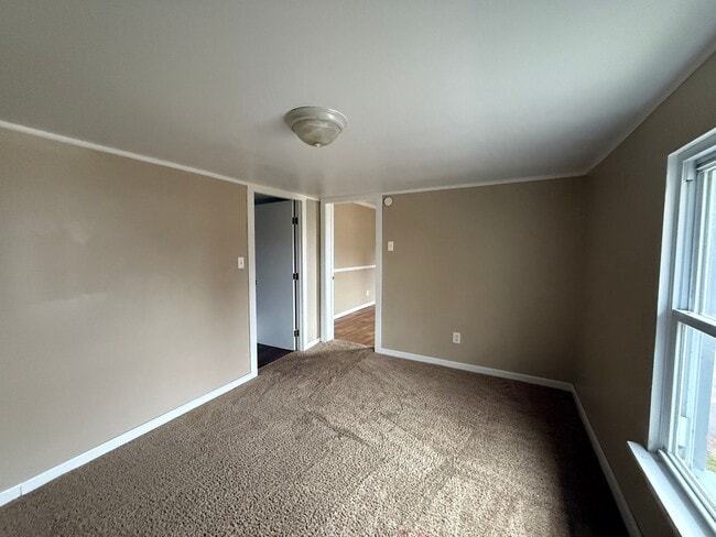 Building Photo - 3 bedroom Home