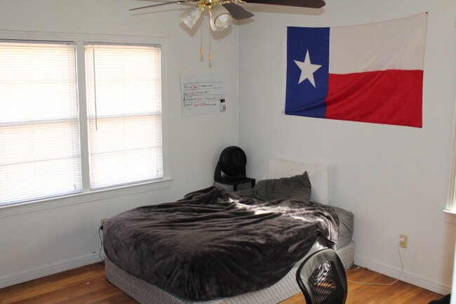 Building Photo - 3517 27th St