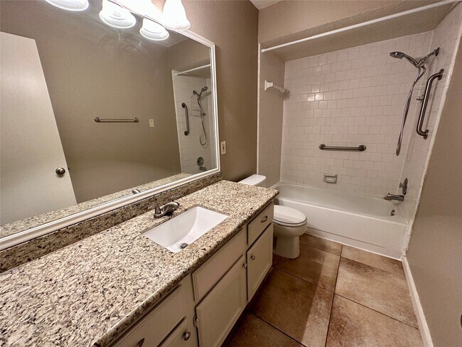 Building Photo - 2111 Rycroft Dr