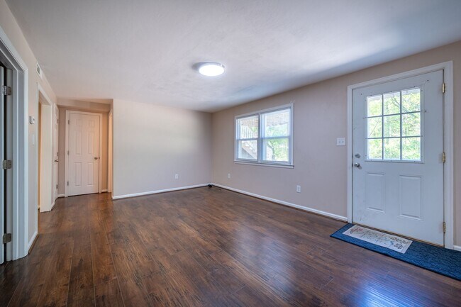 Building Photo - Rutrough Road