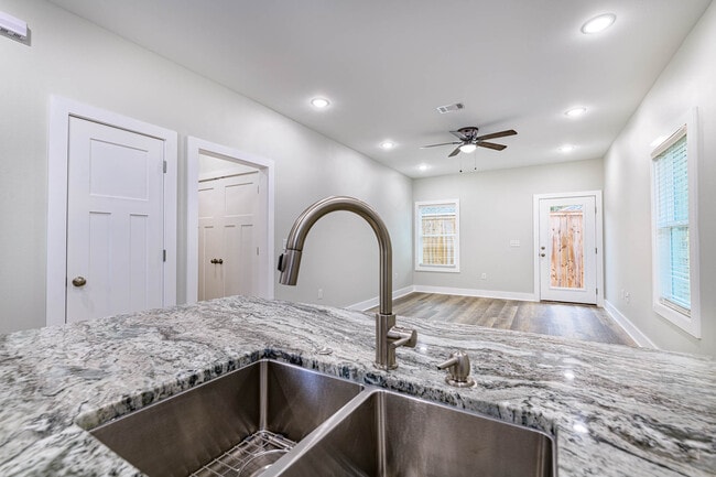 Building Photo - 102 Clearing Way