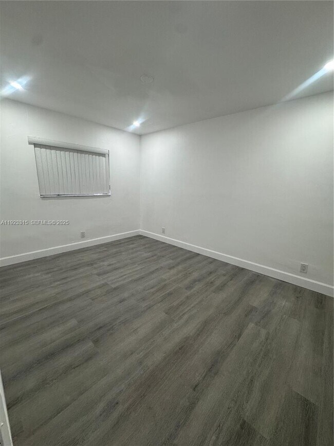 Building Photo - 1633 NW 8th Ave