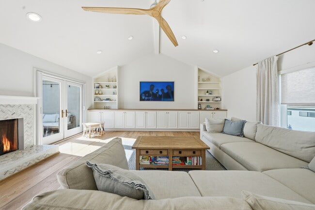 Building Photo - 125 S Juanita Ave