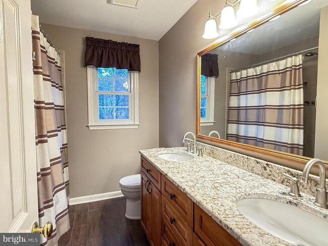 Building Photo - 15292 Surrey House Way