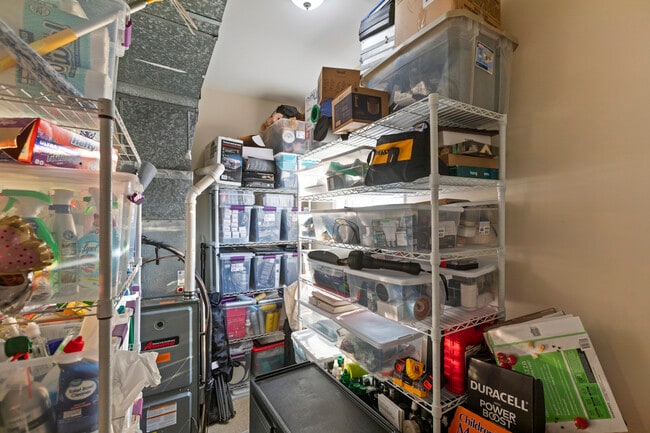 Building Photo - 2028 N Hamlin Ave