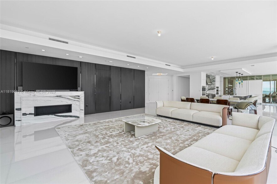 Building Photo - 17975 Collins Ave