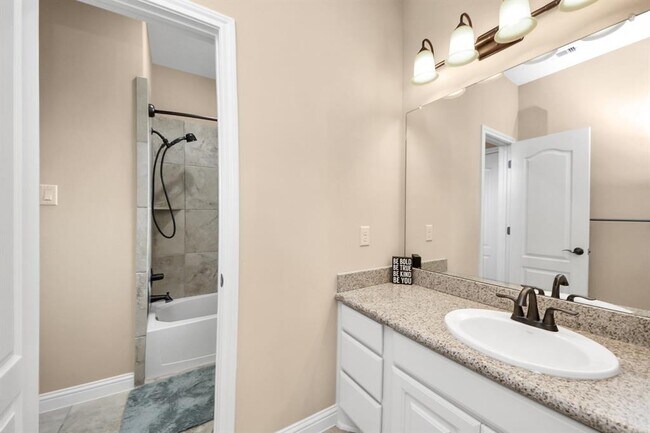 Building Photo - 55 Little Rise Dr