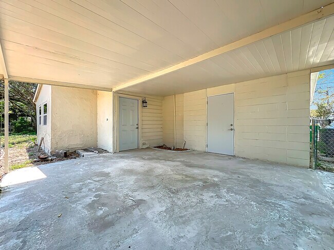 Building Photo - 1424 Pineda St