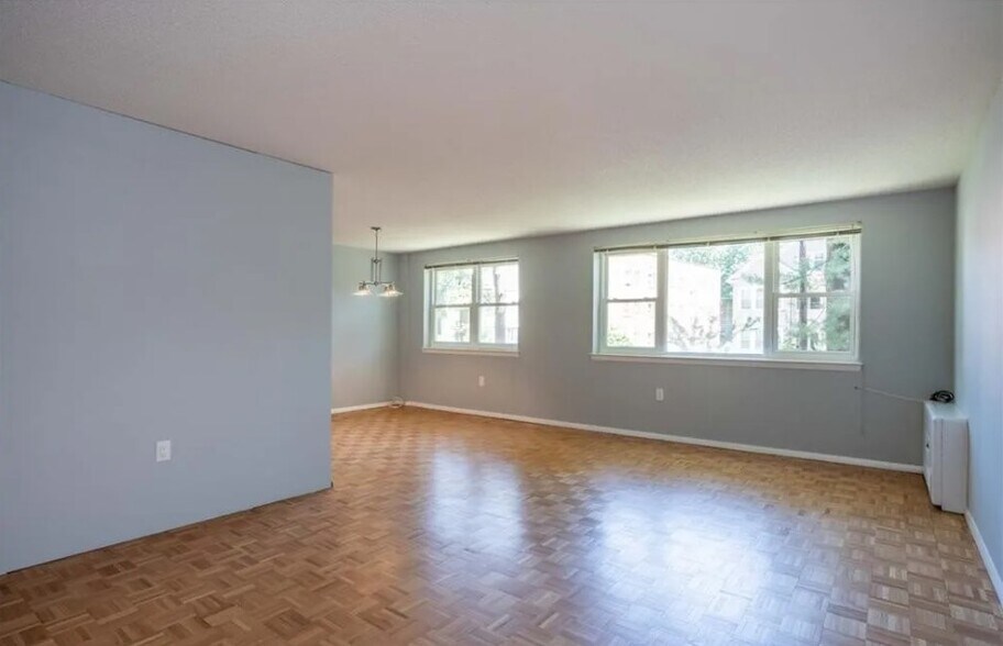 Building Photo - 887 Farmington Ave