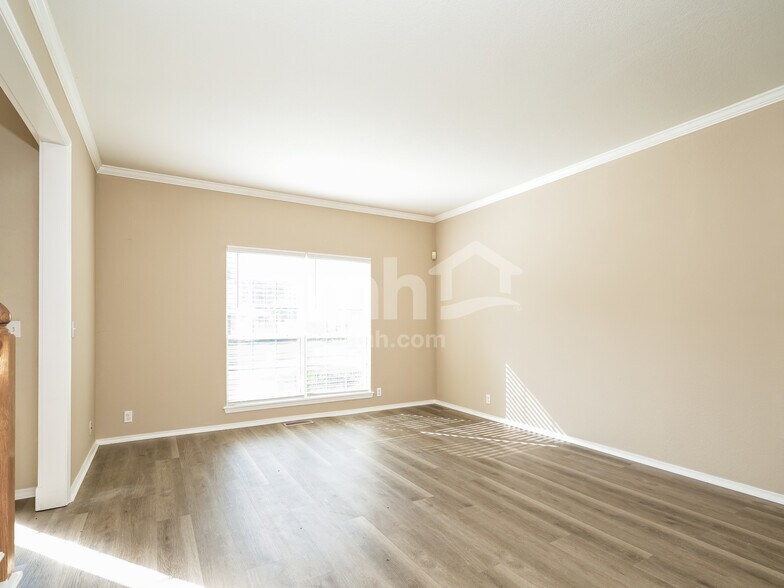 Building Photo - 513 N Sweet Gum Ave