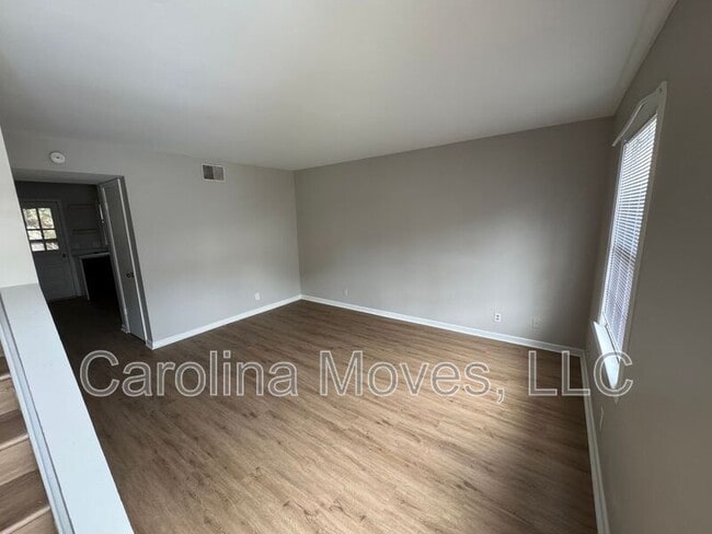 Building Photo - 160 Pine Creek Ct Ext