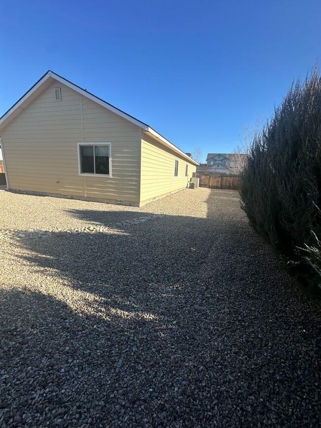 Building Photo - New to Rental Market. 3 Bed, 2 Bath Home p...