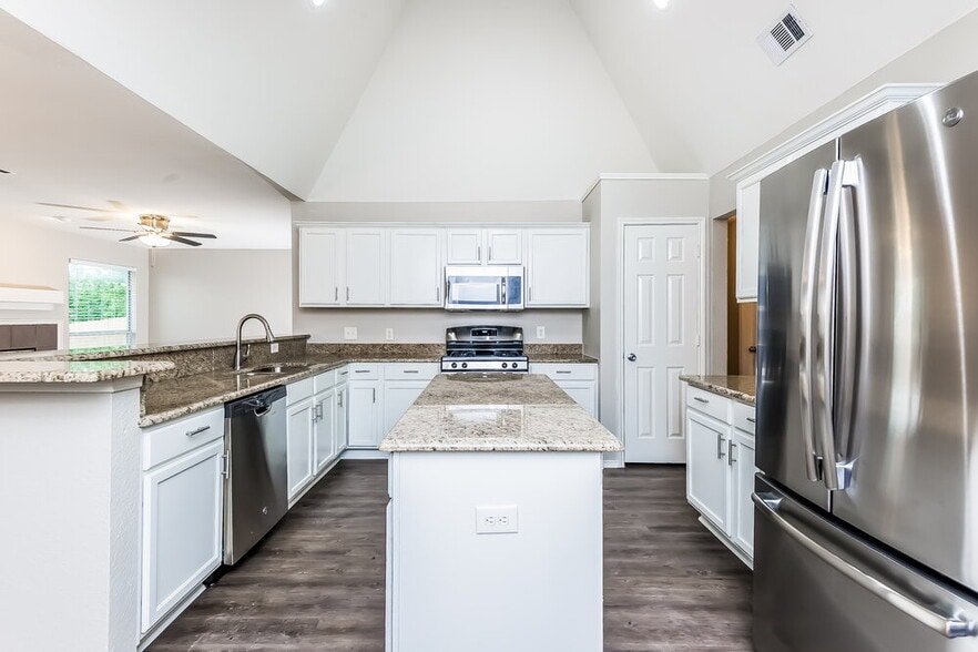 Building Photo - 6072 Grand Champion Blvd