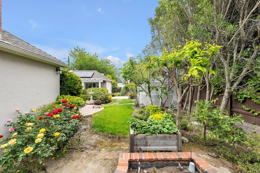 Building Photo - 4722 Forman Ave