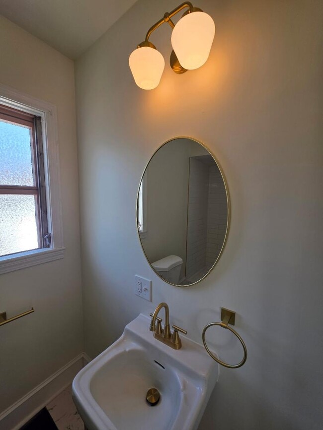 Building Photo - 159 Oak Park