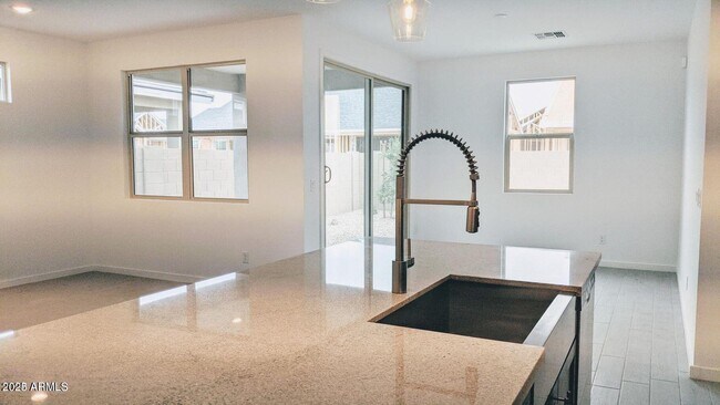 Building Photo - 22495 E Rosa Rd