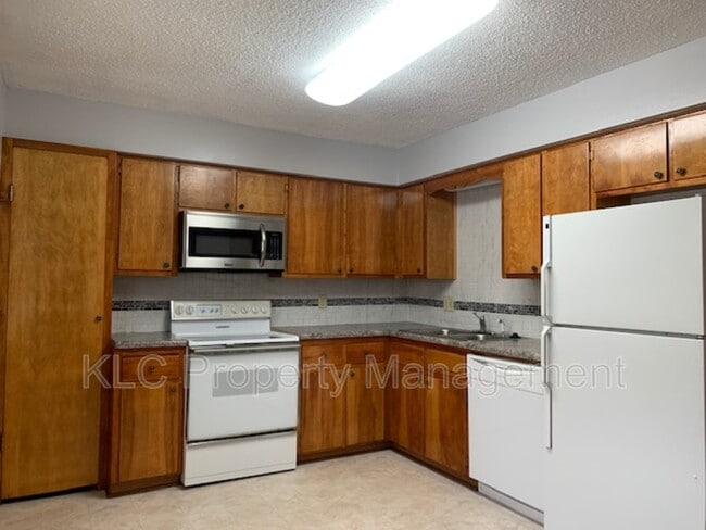 Building Photo - 1550 NW 81st St
