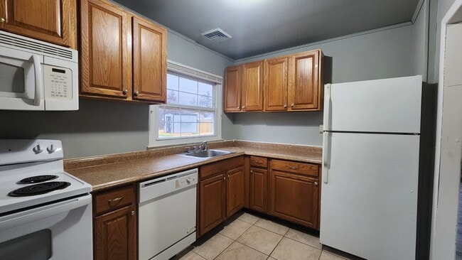 Building Photo - 20 Sussex Dr