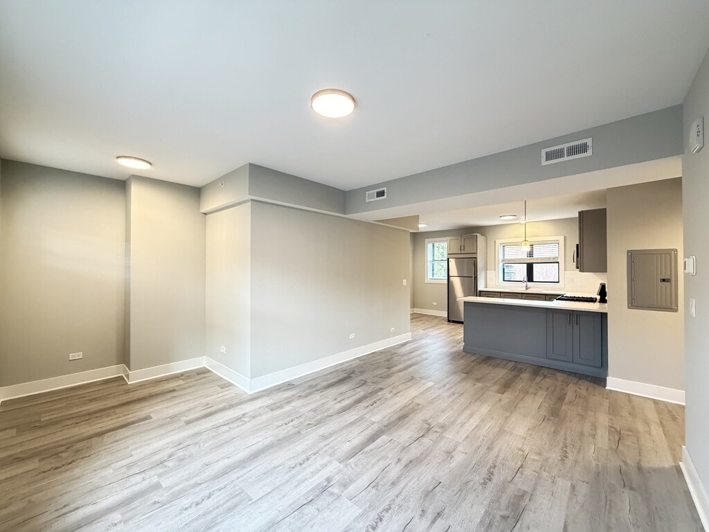 Building Photo - 1131 Oak Ave