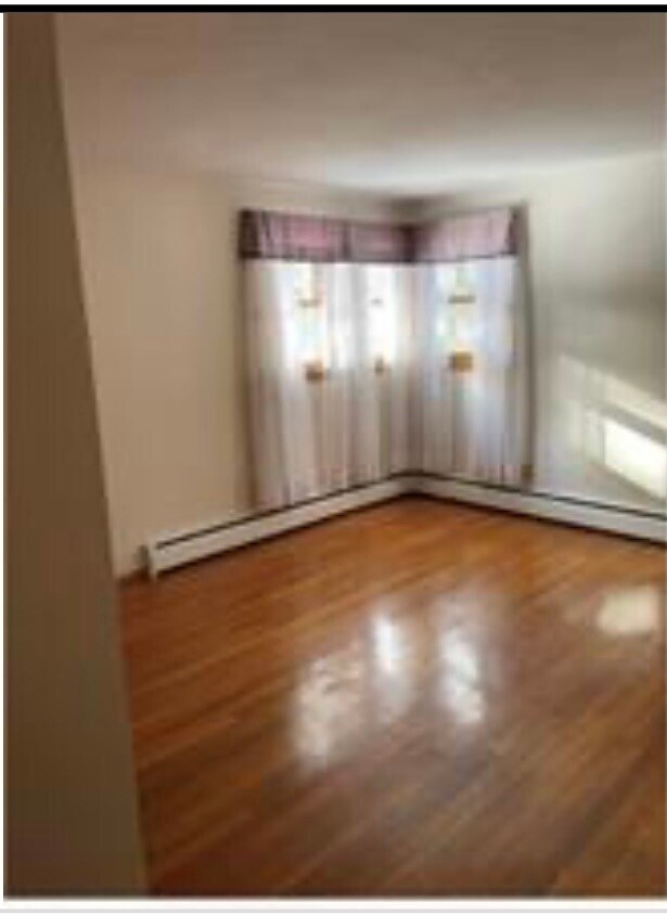 Building Photo - 425 E Benita Blvd