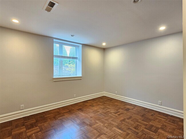 Building Photo - 49 Greenridge Ave