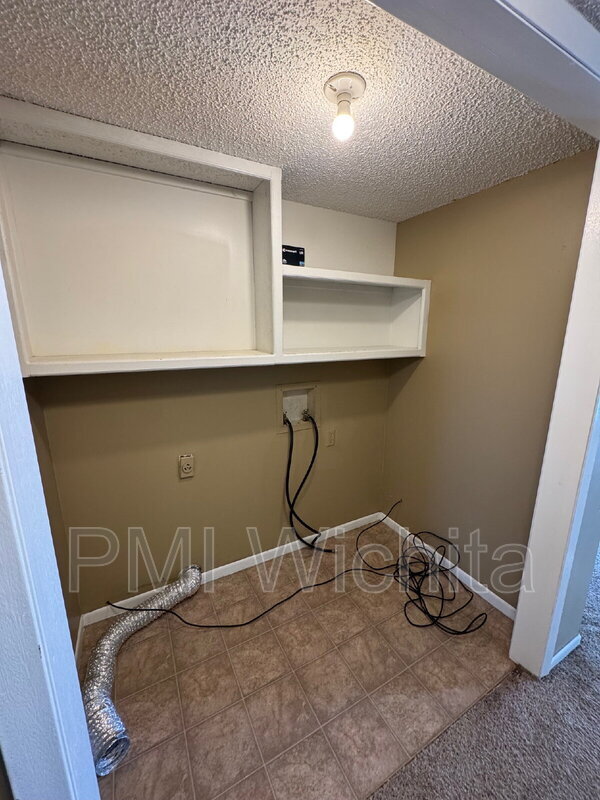 Building Photo - 6832 W Par Ln