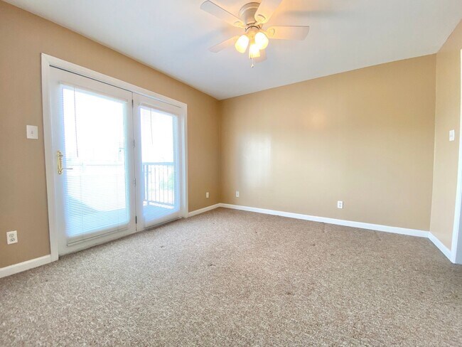 Building Photo - MOVE IN SPECIAL FOR DECEMBER 2025. Laurel Villas Condominiums. $2700/month rent includes 2 assign...