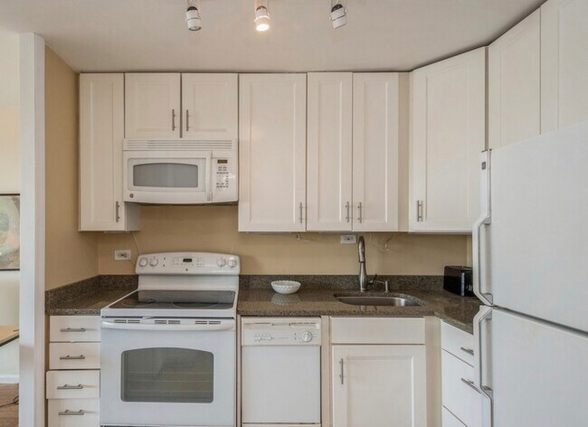 Building Photo - 1850 N Clark St