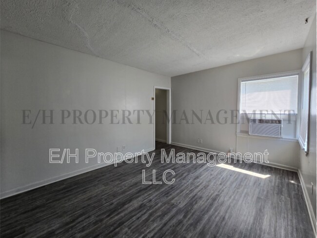 Building Photo - 1419 S Martinson St