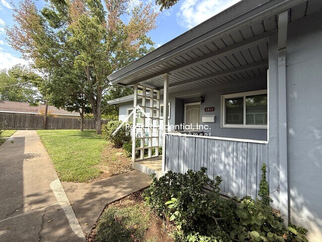 Building Photo - Charming 2bd/1ba Patio Home with Garage in Gated Community