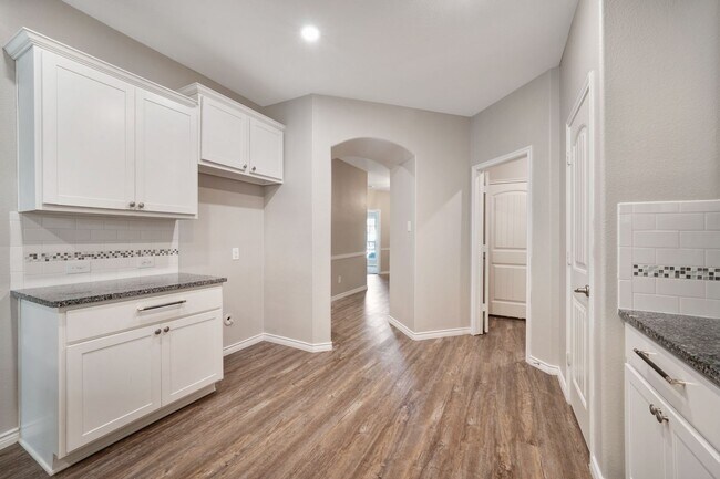 Building Photo - 2920 Colorado Dr