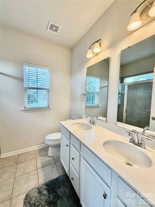 Building Photo - 2662 Grantham Place Dr