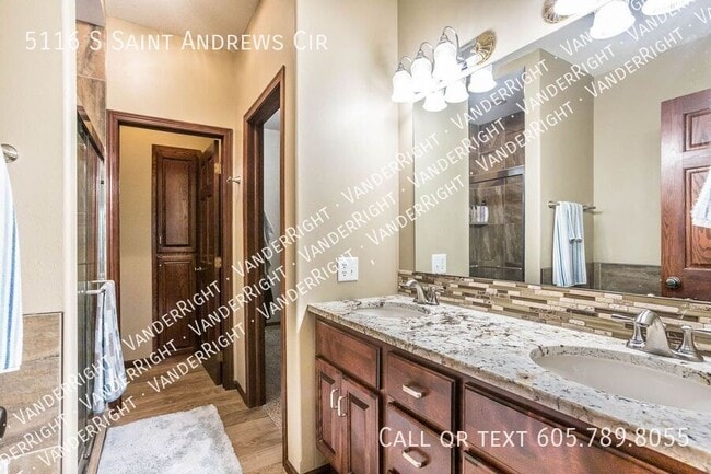Building Photo - 5116 S St Andrews Cir