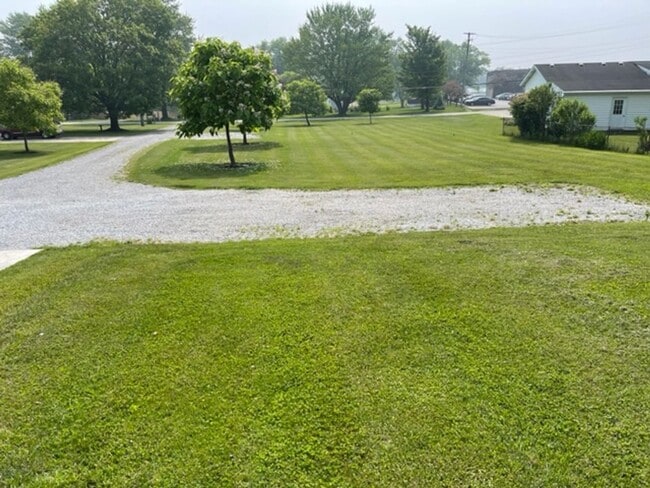 Building Photo - ONTARIO SCHOOLS - 2BR 1BA HALF DUPLEX!