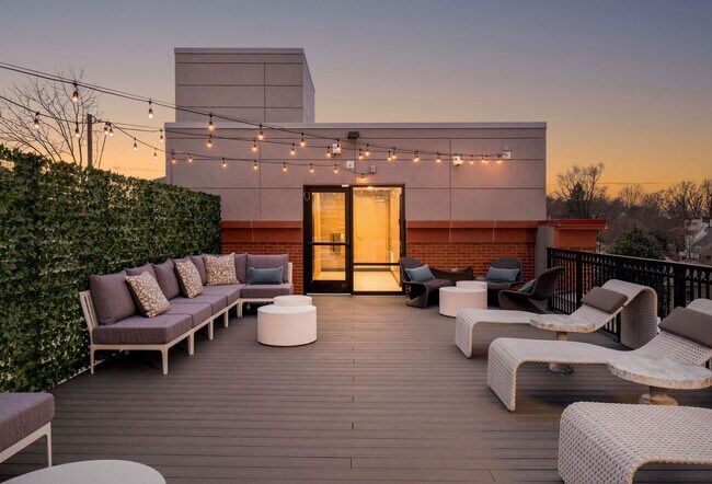 Building Photo - One Bedroom Rear Facing w Patio (1st Floor), Balcony 2 & 3