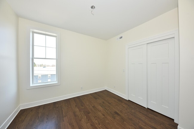 Building Photo - 104 E Prospect St