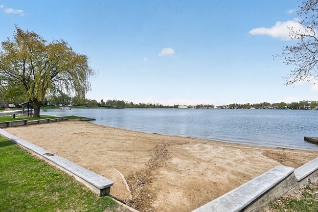 Building Photo - 33356 N Sears Blvd