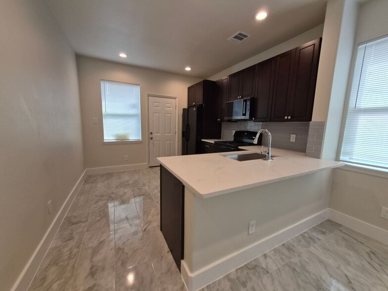 Building Photo - 9745 Black Gum