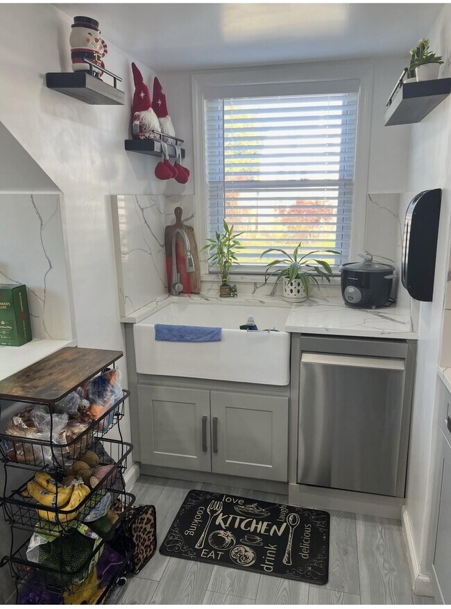 Building Photo - 28 Linden Ave