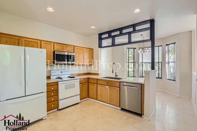 Building Photo - Beautiful End-Unit Townhome with 3 Bedrooms, 3 Full Baths & Private Outdoor Living