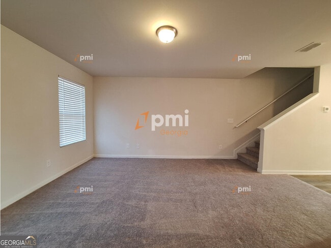 Building Photo - 127 Maple Dr