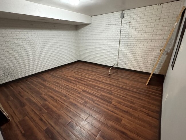 Building Photo - 2 bedroom duplex