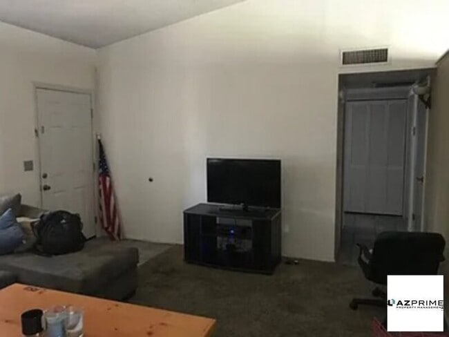 Building Photo - N Paradise Park Dr