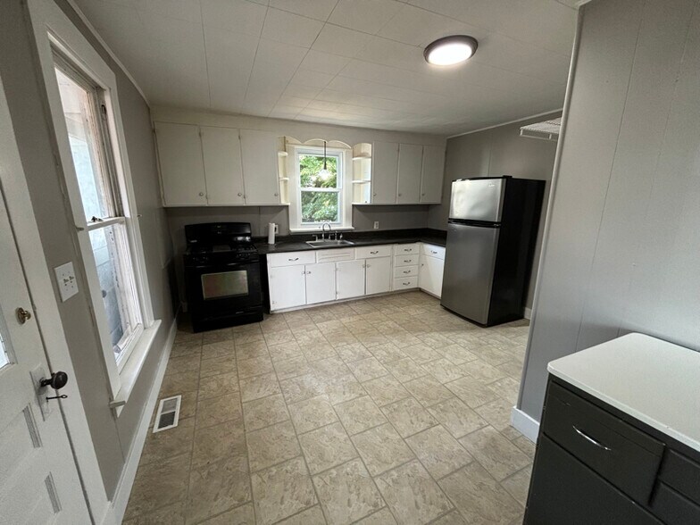 Building Photo - 219 1st Ave