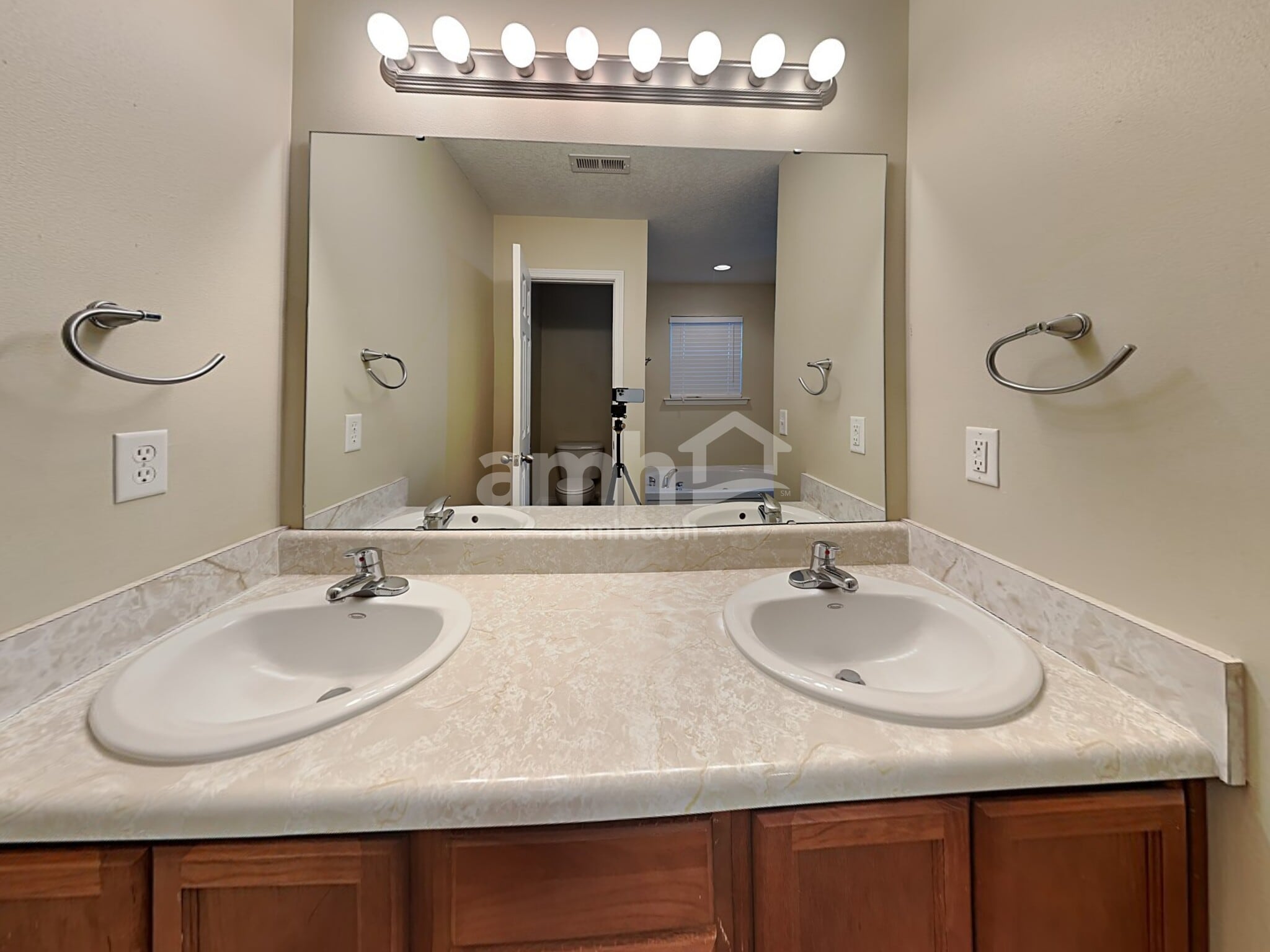 Building Photo - 230 Barberry Ln