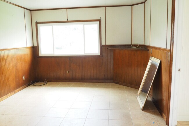 Building Photo - 10154 118th Ave