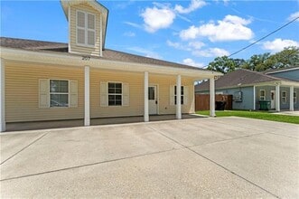 Building Photo - 207 S Laurel St