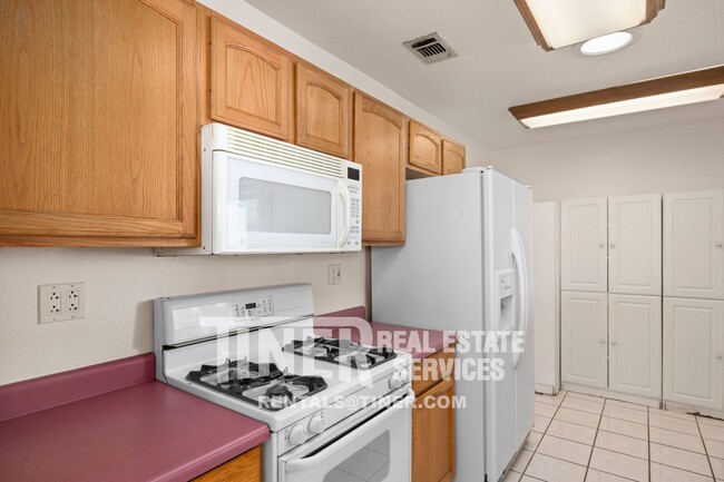 Building Photo - Pet Friendly 3-Bedroom Home with Covered P...