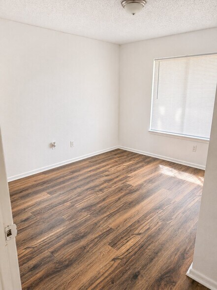 Building Photo - 2303 De Lee St